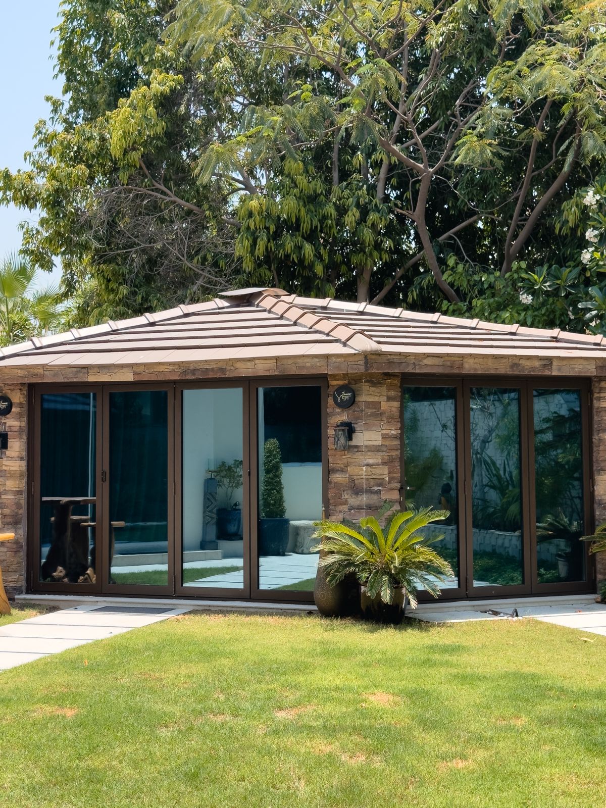 ALuK- BS70 series Bifold 1 -7 Panel, with various configiration 150KG, 24mm glass,  Anodized Finish, Sound & Thermal Insulation, Commercial & Residential Projects